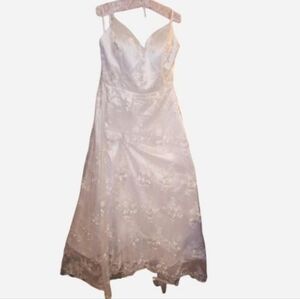 White Lace Embroidered Gown